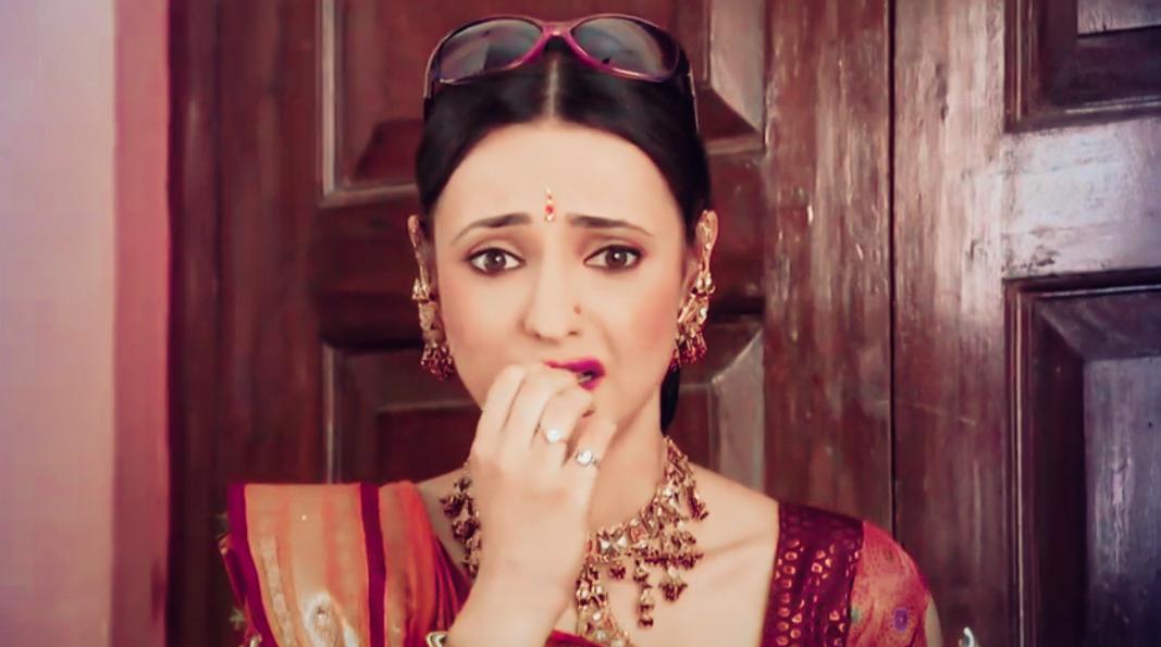 Buaji: Darwazay pe kaun hai?Khushi: Ainaa  #SanayaIrani  #IPKKND  #IPKKNDRewind