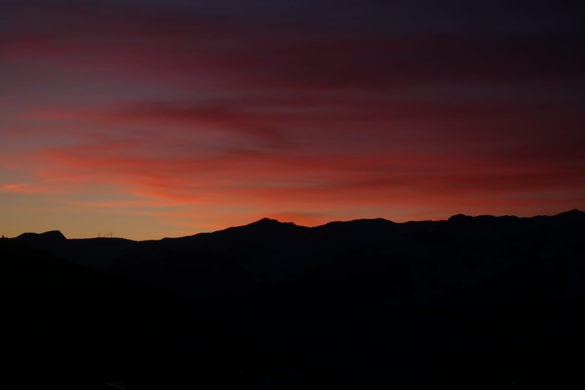 How was your day in the mountains? This is the view from Chalet Bouc Blanc in Peisey #sunset #welcomehome #chaletholidays #skibeat