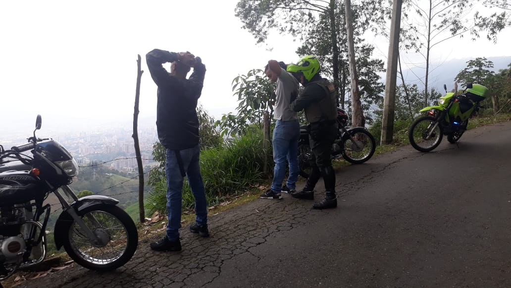VocacinPolicia1's tweet image. Nuestros Carabineros #Meval brindan acompañamiento a los principales cerros tutelares de #Medellin, brindando #Seguridad y #Convivencia #SISER @CarabinerosCol @PoliciaMedellin