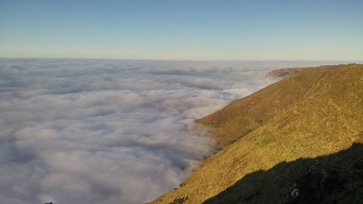lcurrosb's tweet photo. #Mar de #nubes nos #Acantilados da #Capelada https://t.co/82faszigPN