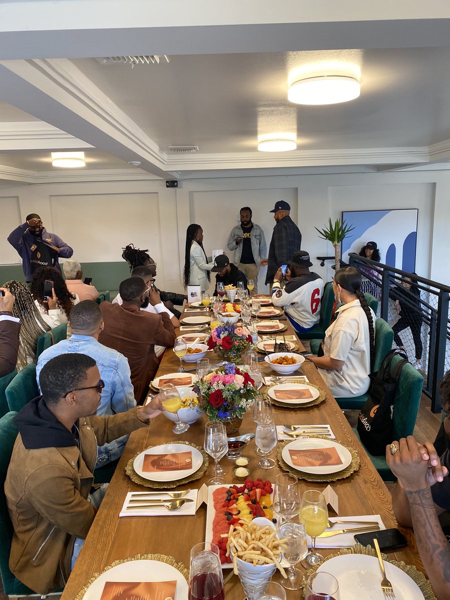 donyetaylor_'s tweet photo. #beatsblackfuture brunch event sponsored by @beatsbydre
Purpose : to celebrate + highlight the next generation of black creatives https://t.co/aUkZG1bGVi