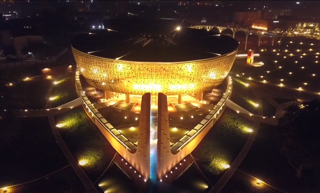 227Stylist's tweet photo. #Niger 🇳🇪
#Modernisation 🇳🇪
#Developpement 🇳🇪

Le centre de conférence internationale Mahatma Gandhi, une merveille Architecturale 🙌🏾🙌🏾🙌🏾

Inauguré le 21 Janvier 2020 par le président de la République Issoufou.....
Pour lui la suite, allez sur ce lien :
https://t.co/TYf39hXfBp https://t.co/YH0CeWVCLX