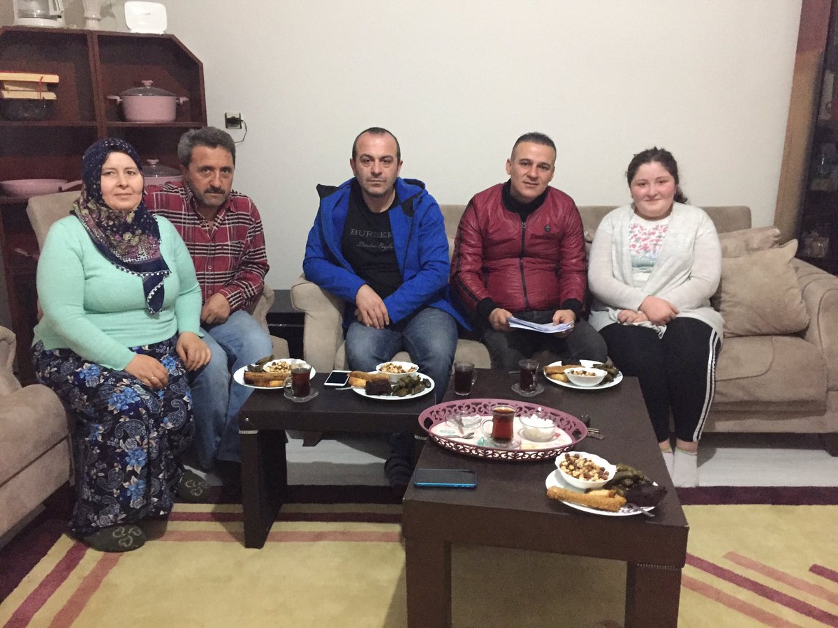 Kaymakamlığımız tarafından başlatılan ve sürdürülen ‘Benim İşim Sevi Projesi’ kapsamında hafta sonu,dağ bayır demeden velilerimizi ziyaret etmeye devam ediyoruz. @kasimogluBerat <a href="/ikizcemem52/">İKİZCE İLÇE MEM</a> <a href="/SeddarYavuz/">Seddar Yavuz</a> <a href="/ziyaselcuk/">Ziya Selçuk</a>