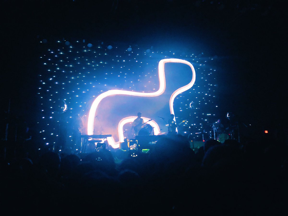 livt33's tweet photo. rex was amazing, and so was his stage production 😌 https://t.co/xxQpHHp5L8