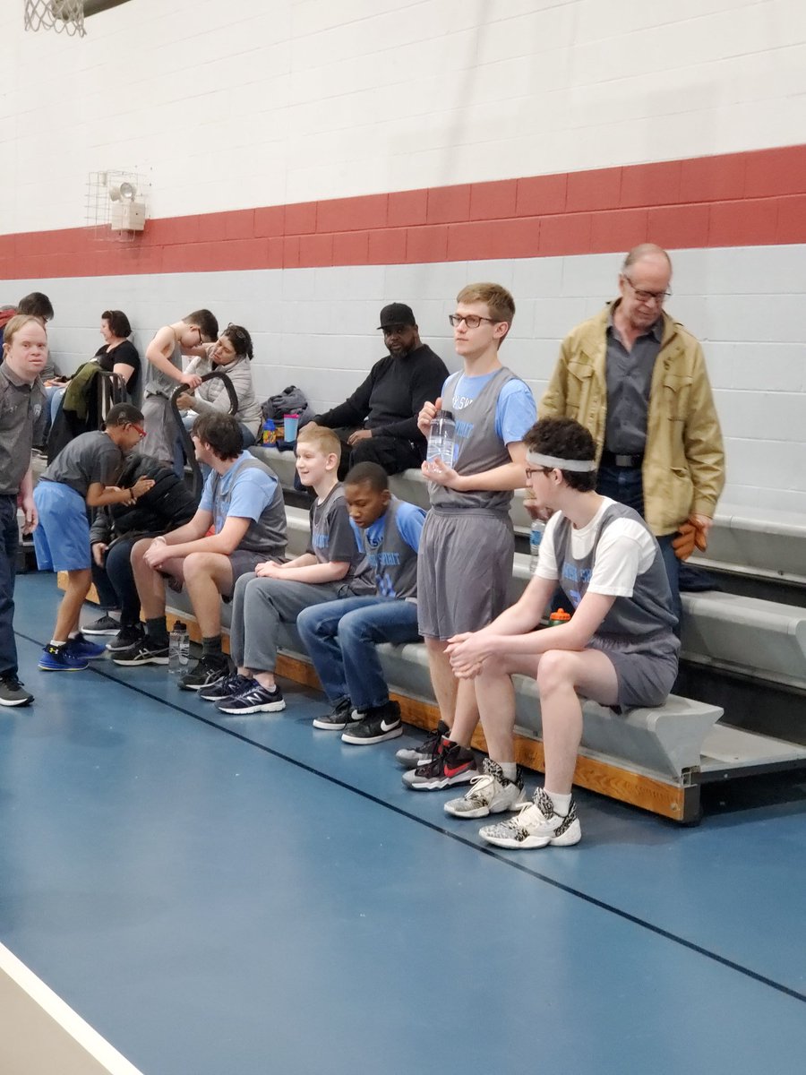 bfoster8564's tweet image. He balls all day...jeans and all
#11🤍💙