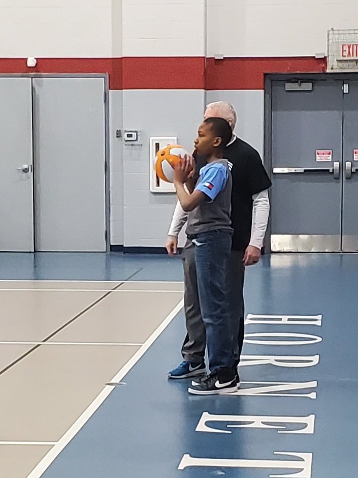 bfoster8564's tweet image. He balls all day...jeans and all
#11🤍💙