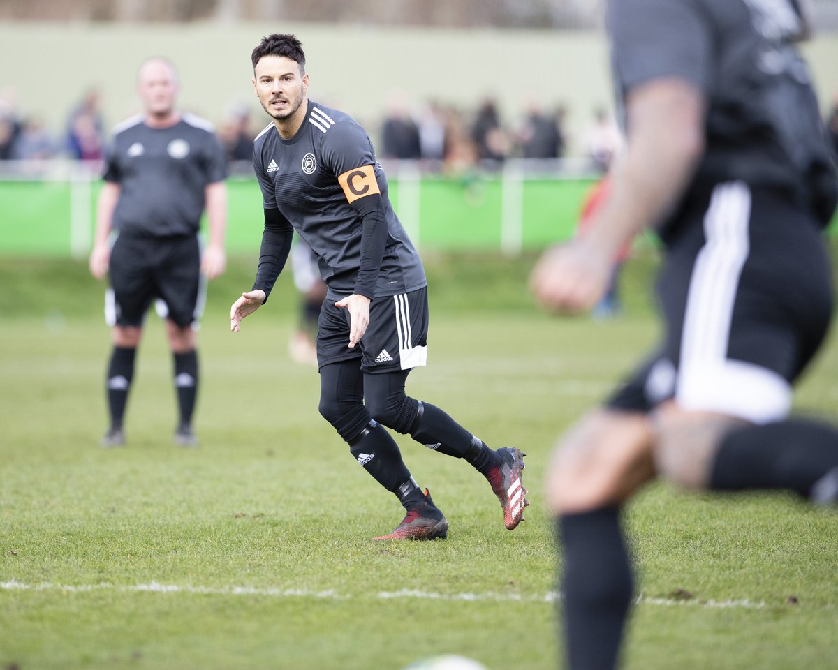 Mand_davies5's tweet photo. Some action from the @walthamabbeyfc Vets Charity Match vs #F2FC #EdiesFight @HertsMercury https://t.co/pbrgKXRXUR