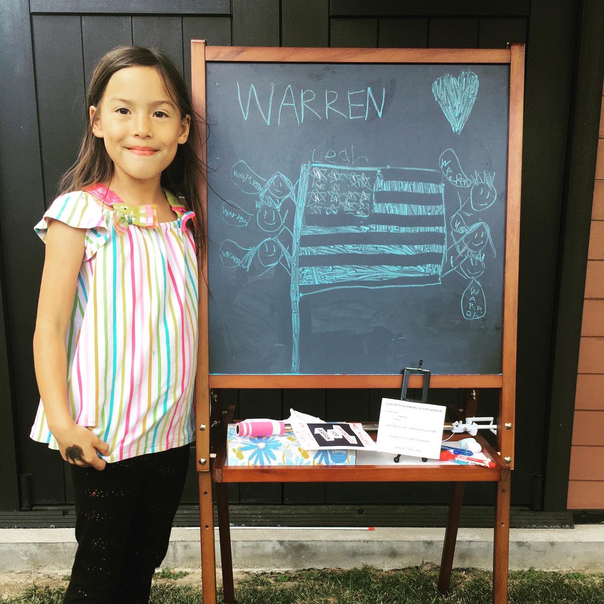 ShoshiBee16's tweet photo. 🎉🌈💃🏿 I Stan for all the Being-President-is-what-Girls-do VIBES from this young #TeamWarren volunteer 👯‍♀️🥇💙

@Westside4Warren @LAforWarren @CA_for_Warren https://t.co/BgLHuCi9Re