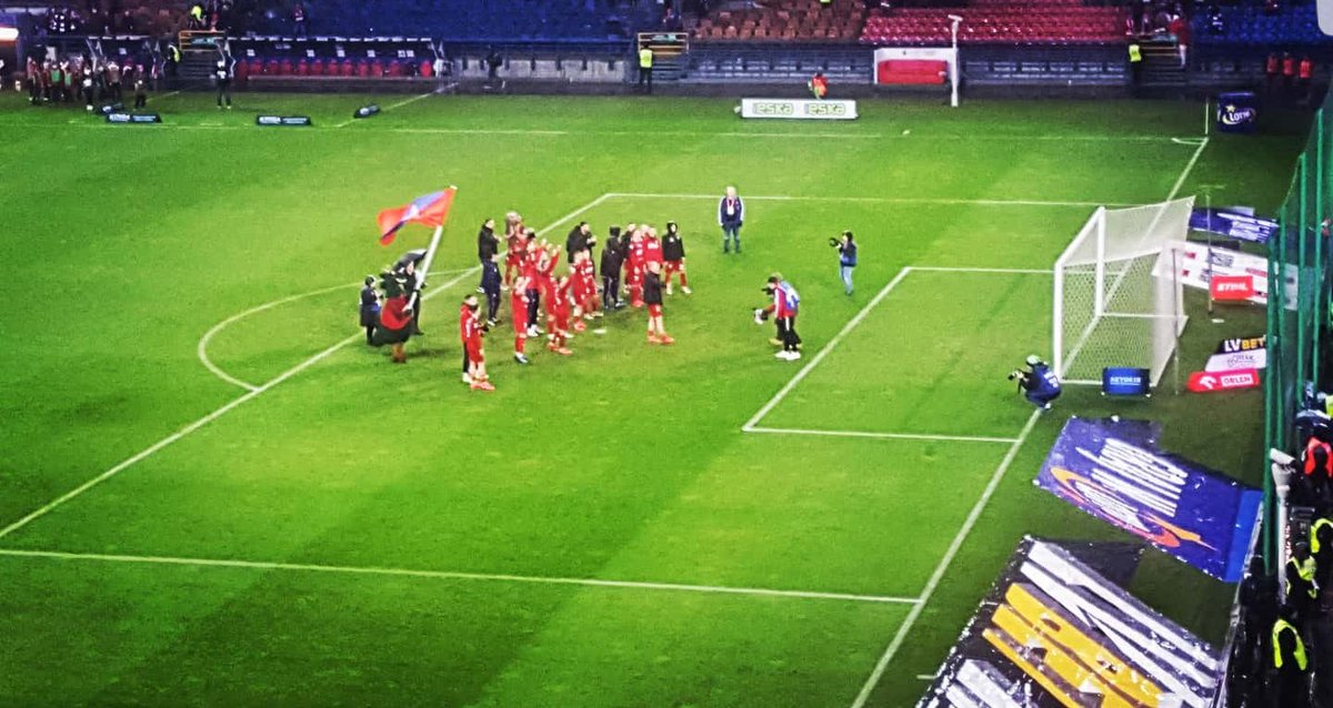 czas_na_pilke's tweet photo. Kolejne 3 punkty! 💪⚽️😍
➡️ WISŁA KRAKÓW 2:0 KORONA KIELCE
#mecz #ekstraklasa #zwyciestwo #3punkty #R22 #weekend #groundhopping #nigdyniezginie @WislaKrakowSA https://t.co/VwnmIpKOHV