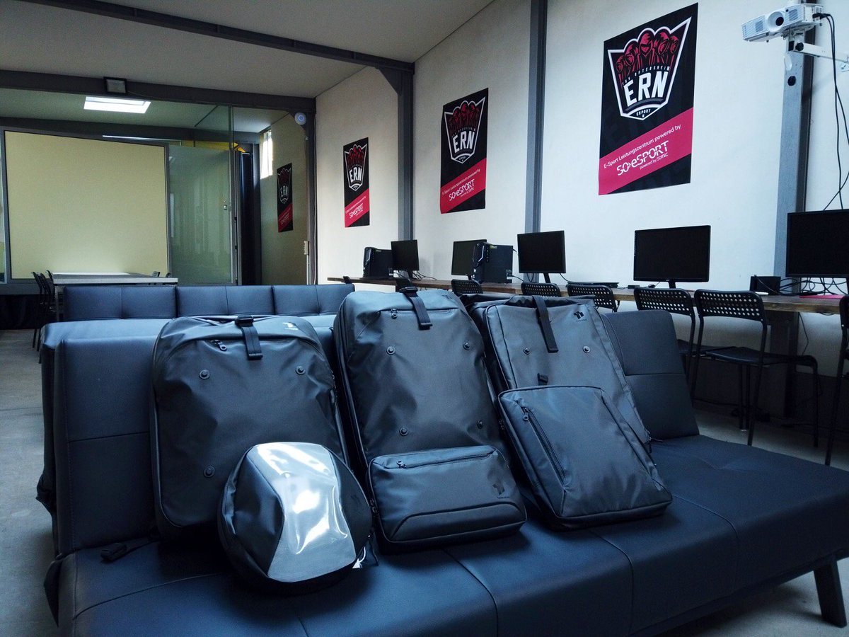 ❗️Giveaway❗️

<a href="/MARKSMAN_WIN/">MARKSMAN(マークスマン)</a> gave us 3 bags for testing purposes. They‘re great for transporting your gaming gear! Now we give away one of them💪

➡️Follow <a href="/esportrn_/">eSport Rhein-Neckar (eSportRN)</a> &amp; <a href="/MARKSMAN_WIN/">MARKSMAN(マークスマン)</a> 
➡️Retweet this tweet 

Giveaway ends 03.03.2020
#ern #tsvo #Giveaway