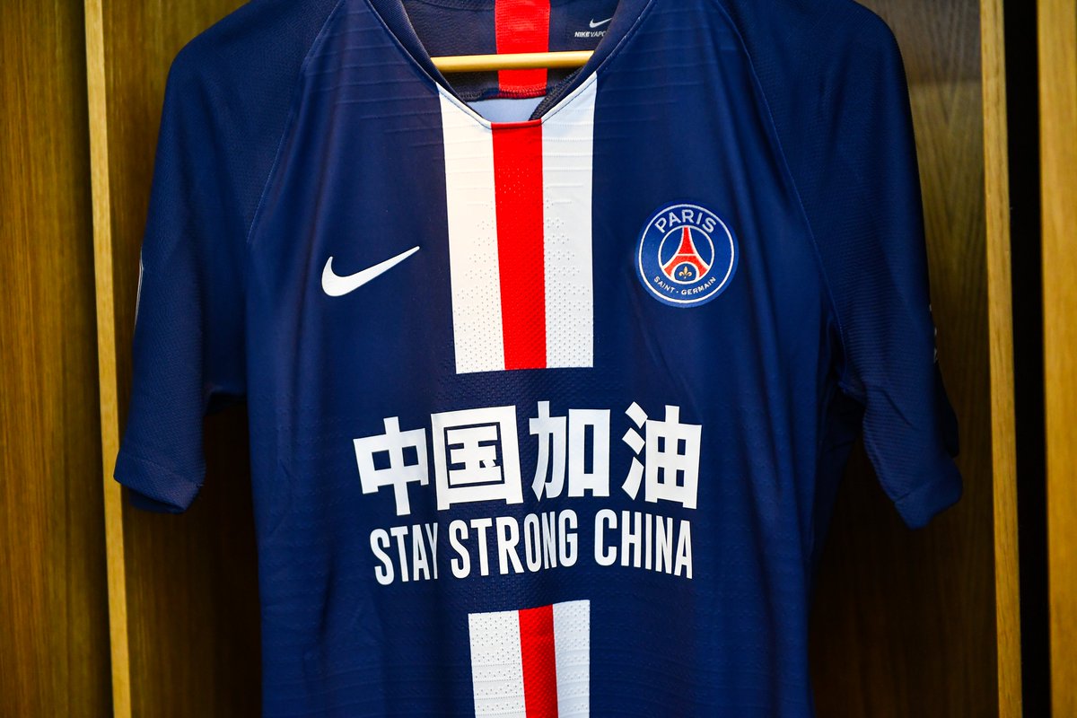 PSG_inside's tweet photo. Un vestiaire un peu spécial pour ce #PSGFCGB 👕

✊ Stay Strong China 

🔴🔵 #ICICESTPARIS https://t.co/bNe7HLwnW5