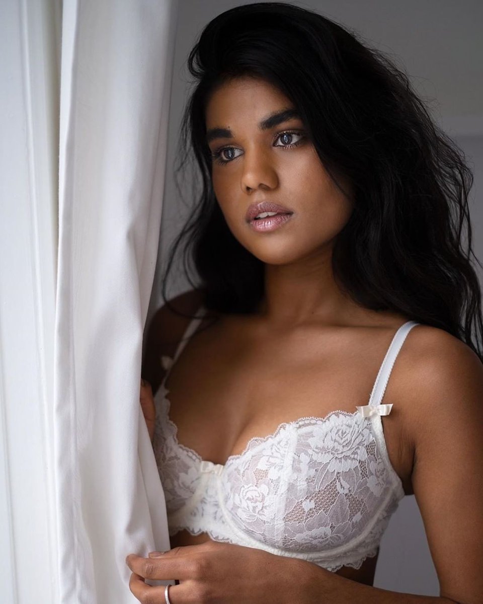 ChangeLingerie's tweet photo. May your Sunday be filled with love, light and happiness! 💙 https://t.co/euxu0vJby0