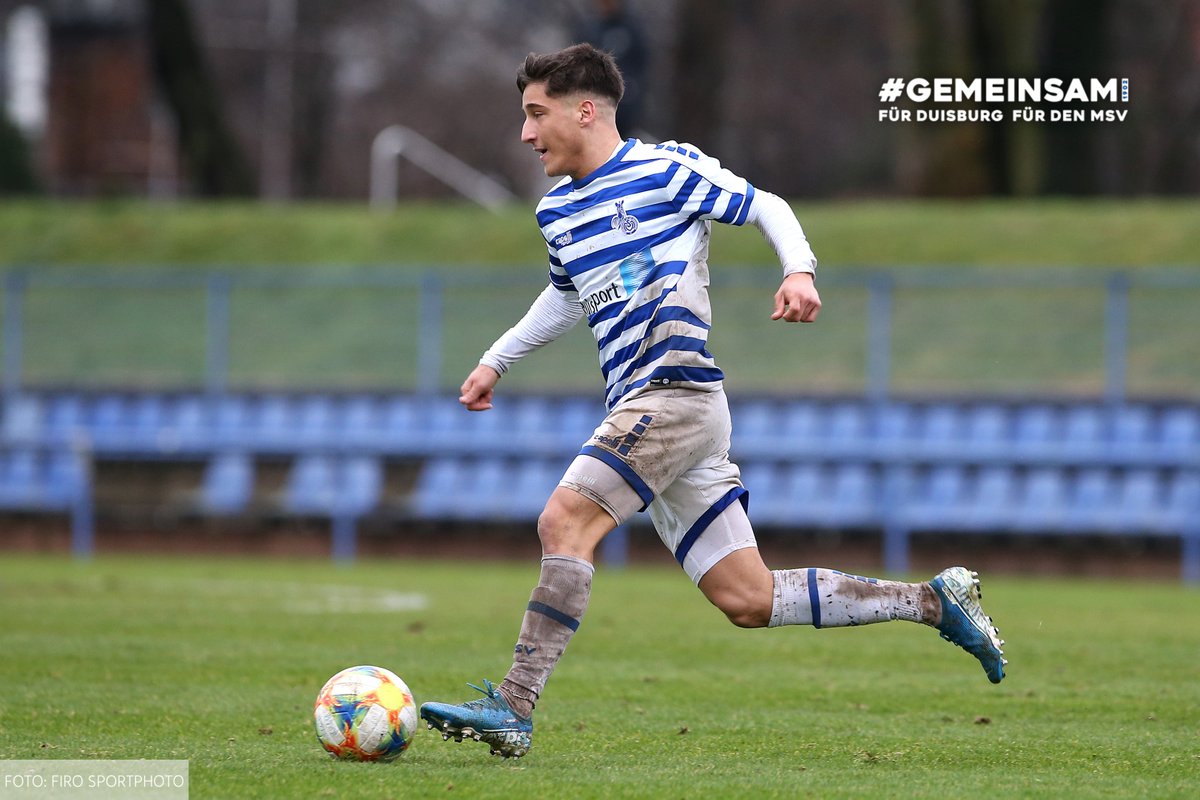 MSVDuisburg's tweet photo. Punkteteilung für unsere #ZebraTalente in der A-Junioren-Bundesliga. Das Team von Engin #Vural trennte sich vom @WuppertalerSV 2:2 (0:1). #Romano und #Usein waren die Torschützen. Das Spitzensppiel unserer U15 gegen @FohlenStall wurde abgesagt.
#Gemeinsam1902 #MSV #Duisburg https://t.co/Rz8ADwOIqe