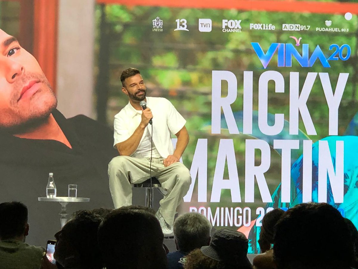 elfestival's tweet photo. Conferencia de prensa @ricky_martin.
📸 Fotos gentileza de Agencia Tres Comunicaciones.
#RickyMartin #FestivaldeViña #Viña2020 https://t.co/vLYv5SAFe4
