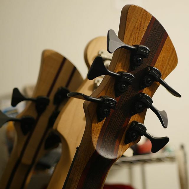 bassyusuke's tweet photo. Back of Adamovic
#adamovic #adamovicbasses
@adamovicbasses 
#photo #bassporn #bassgram #bassist #bassplayer #bajo #bajista #bajoelectrico #electricbass #madeinNetherlands https://t.co/jf5HjFpDr3 https://t.co/ZI3mFiPa86