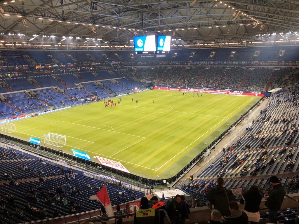 Dankzij <a href="/groundhopticket/">Groundhopticket</a> een mooie wedstrijd tussen Schalke 04 en RB Leipzig kunnen zien. Veel goals gezien en de wedstrijd eindigde niet in (Schalke) nul-vier, maar in nul-vijf⚽️