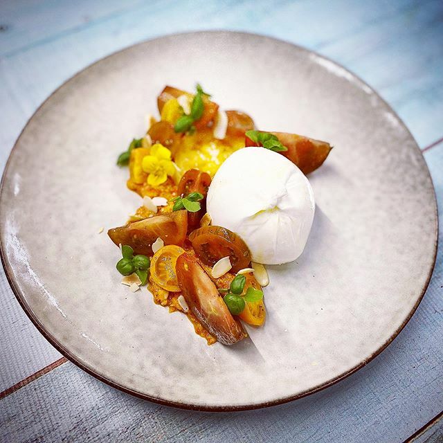 londbasqkitchen's tweet photo. Always a popular dish and for a reason! Creamy burrata with heritage tomatoes, romesco sauce, basil oil and toasted almonds. Simply delicious! One of the selected dishes for the lovely Patrick &amp; Monika’s wedding in Spring. 
#weddingstarter #vegetariansta… https://t.co/iwahYt2rQM https://t.co/lZTVDl4yp1