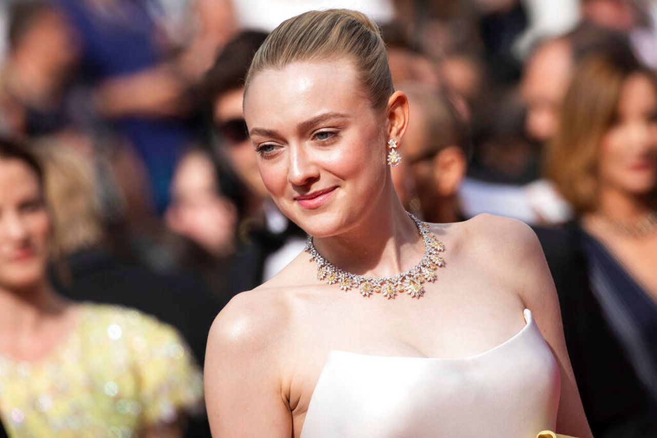 Actress Dakota Fanning turns 26. Happy Birthday!!     