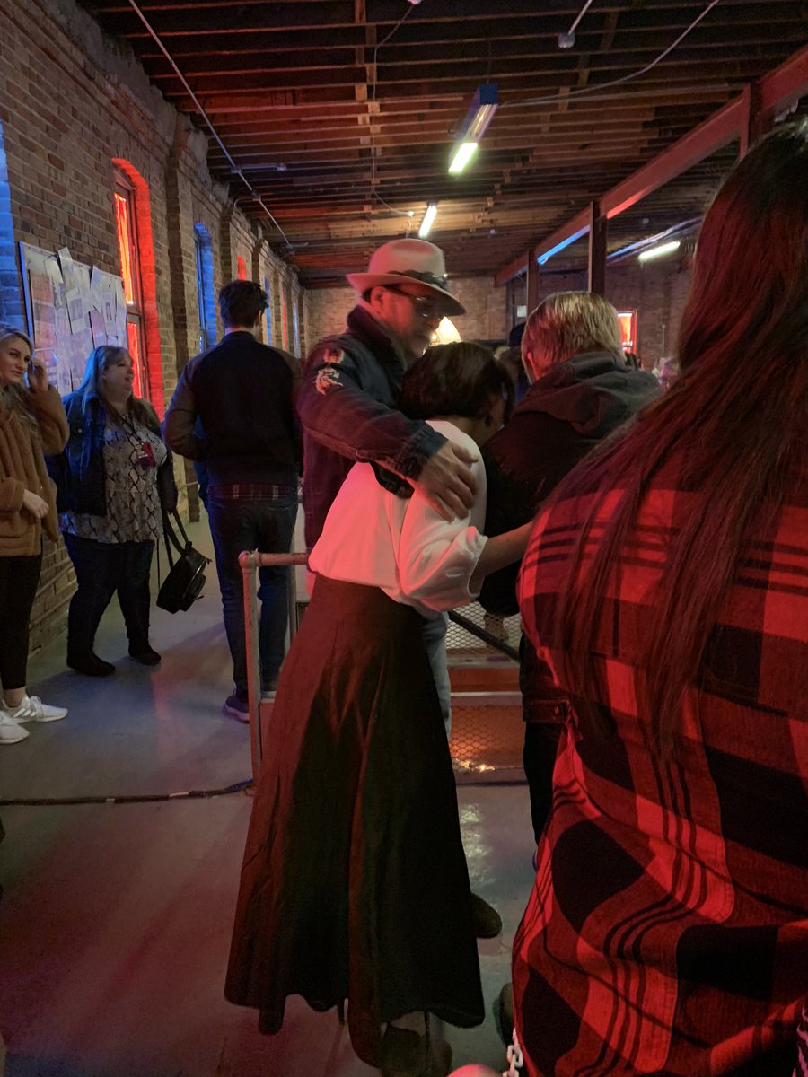 OTHOGfan's tweet photo. Craig and Moira! He told this fan “hey, get your hands off my girlfriend.” 🤣 #fwbcharityevents #awith2 #oth #OneTreeHill #keithandkaren https://t.co/TkNzeGe0W5