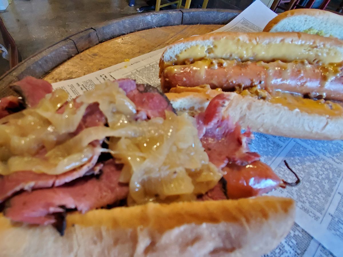 Hanks_Norfolk's tweet photo. When is a #hotdog not just a hot dog? When you order one from Hank's! Our #Thumanns famous #snapdogs satisfy All The Way, as a Pastrami Dog, and as a Chili Cheese Dog. Order in, for take-out, or delivery @ https://t.co/pzPqfvlCjW https://t.co/1NmGuemDUS