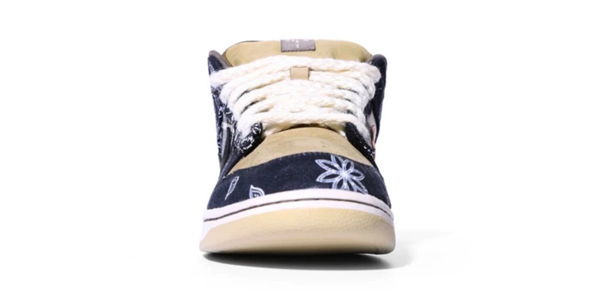 ModernNotoriety's tweet image. RT: Giving away 2 Travis Scott x SB Dunk Lows this month. Simply RT and Follow us on instagram.com/modernnotoriety and winners will be DM’d, sizes are random.