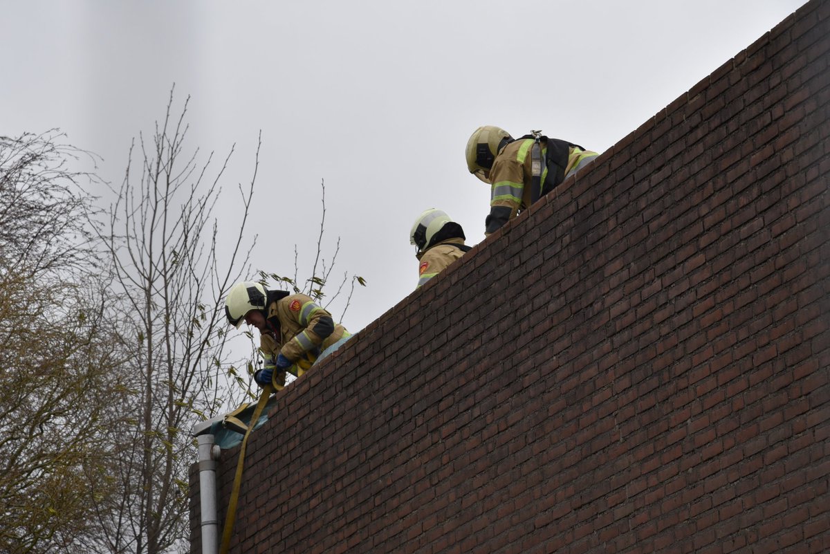 Storm Ellen heeft voor schade gezorgd aan de sporthal op de Huis ten Boschstraat in #Maarssen.