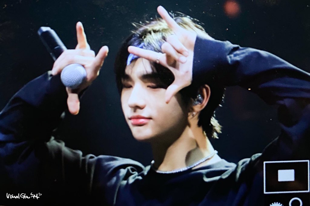 「 day 53/366 」　　　↳  #스트레이키즈  #황현진 i was working on my march spread today and i’m so excited for you, me, and bec’s bday :D march is gonna be that month and i KNOW it. i love you lots my hyunjin