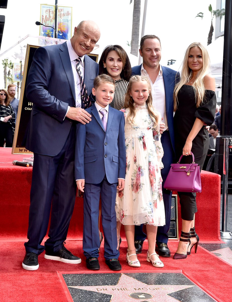 DrPhil's tweet photo. TAH DAH!!!! 👐 I AM a star in HOLLYWOOD! Surrounded by FAMILY, FRIENDS &amp; FANS! A day I’ll never forget! https://t.co/tVhSJJTxCH