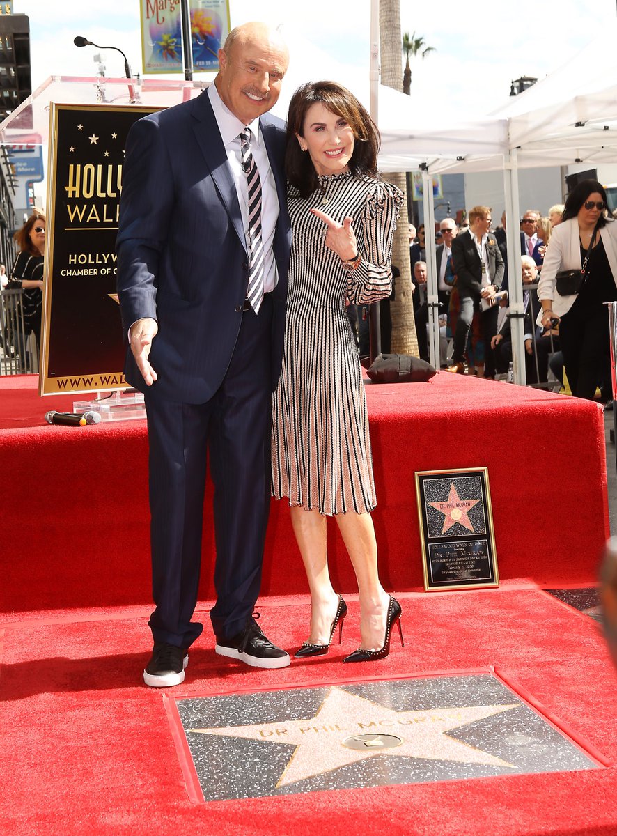 DrPhil's tweet photo. TAH DAH!!!! 👐 I AM a star in HOLLYWOOD! Surrounded by FAMILY, FRIENDS &amp; FANS! A day I’ll never forget! https://t.co/tVhSJJTxCH