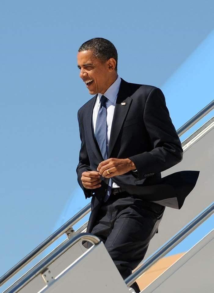 AuthorJoeNBrown's tweet photo. @donnedia 🎯 We all love Barack ! #BarackComeBack 💙#BarackObama https://t.co/prYbZbcI7W