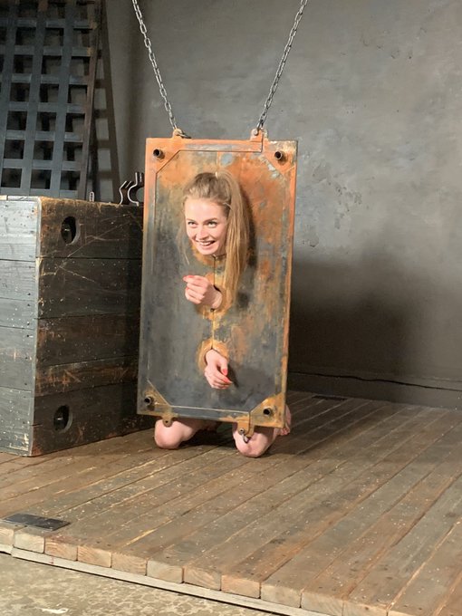 Throw things at my face ✨ https://t.co/cyRRgqQdXO