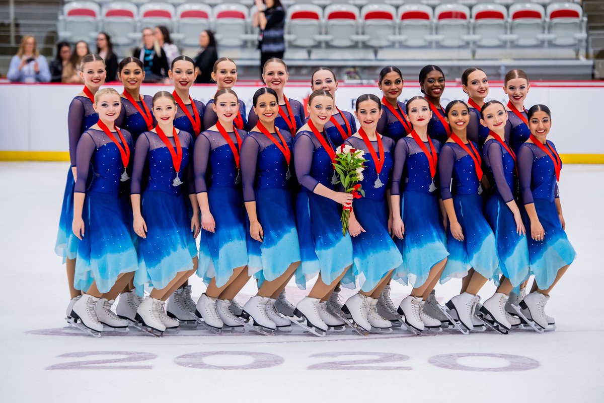 SkateCanada's tweet photo. Intermediate medallists/ Medaillés intermédiaire :
🥇Golding Ice (QC) 108.40
🥈NEXXICE (ON) 106.87
🥉Les Éclipses (QC) 102.13
#Synchro20 #CreatingHistory #Créerlhistoire https://t.co/xpjub0Rs9B