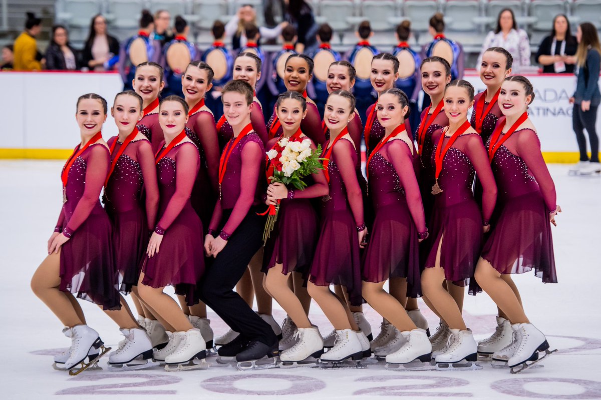 SkateCanada's tweet photo. Intermediate medallists/ Medaillés intermédiaire :
🥇Golding Ice (QC) 108.40
🥈NEXXICE (ON) 106.87
🥉Les Éclipses (QC) 102.13
#Synchro20 #CreatingHistory #Créerlhistoire https://t.co/xpjub0Rs9B