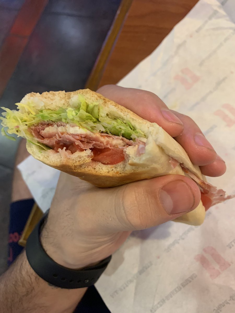 jeff__steelflex's tweet photo. Hey @jimmyjohns ... you cannot possibly call this a “Vito”. Slanderous you’re Italians everywhere. #NoGirth #Frauds https://t.co/cmuvug8JqN