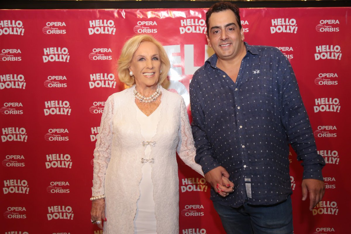 leocifelli's tweet photo. #CumpleMirthaEnInfama feliz cumple @mirthalegrand @PiaShaw https://t.co/Wl6f5qhLce