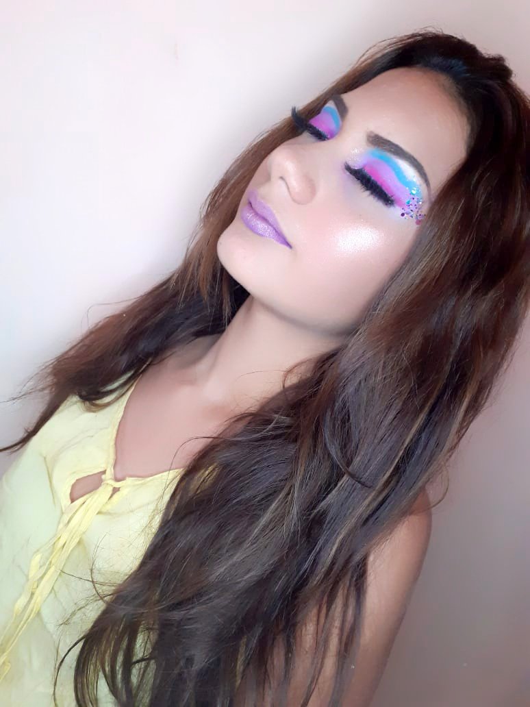 Thaisa92644391's tweet photo. Makeup de carnaval 
💜💙🦄🦄🦄
#make 
#makeupcarnaval https://t.co/SIehBT5bbz