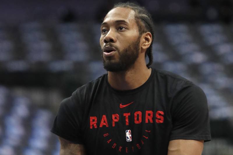 raptorsRGN's tweet photo. #rondae looks like #kawhi tonight ๐คฃ https://t.co/URqfQEpdwX