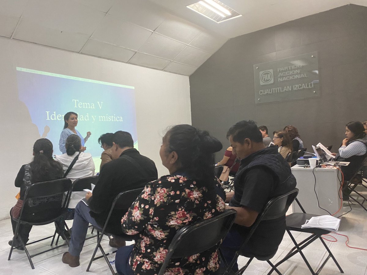 isanamipg's tweet photo. Domingo de #CursoTIP el primero del año en mi #CuautitlánIzcalli. Muchas gracias a todo el equipo del #CDM, y a su Pte. @Erick2019Ruiz por todas las atenciones y facilidades. 😁💙👍🏼

Es un gusto dar la bienvenida a todos los que deciden sumarse a las filas de @AccionNacional 👏🏼 https://t.co/X7yevwdRYE