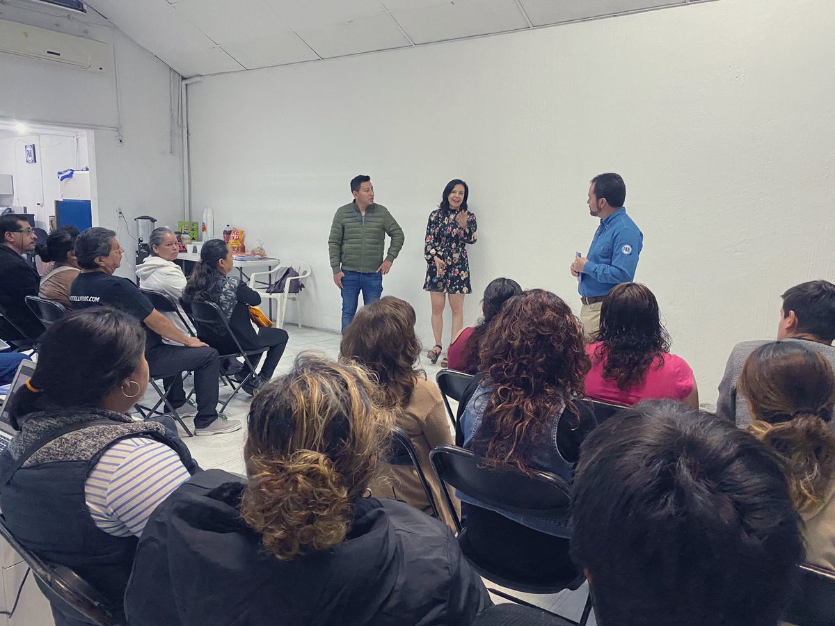 isanamipg's tweet photo. Domingo de #CursoTIP el primero del año en mi #CuautitlánIzcalli. Muchas gracias a todo el equipo del #CDM, y a su Pte. @Erick2019Ruiz por todas las atenciones y facilidades. 😁💙👍🏼

Es un gusto dar la bienvenida a todos los que deciden sumarse a las filas de @AccionNacional 👏🏼 https://t.co/X7yevwdRYE