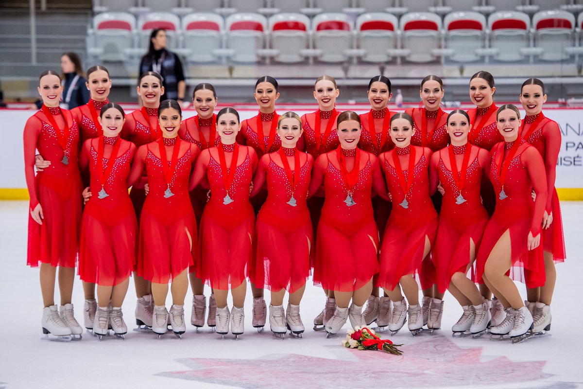 SkateCanada's tweet photo. Open medallists/ Medaillés ouvert:
🥇NEXXICE (ON) 165.56
🥈Nova (QC) 148.20
🥉Cassiopée (QC) 139.11
#Synchro20 #CreatingHistory #Créerlhistoire https://t.co/gLG4nqZSVH