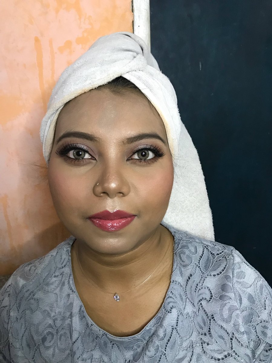 syuhadamer's tweet photo. Thank you for having ke sis 😘✨
#makeup #makeupshahalam #makeupkotakemuning #makeuptunang #makeupnikah #makeupevent #makeupdinner #makeupconvo https://t.co/ZdFjvqafxg