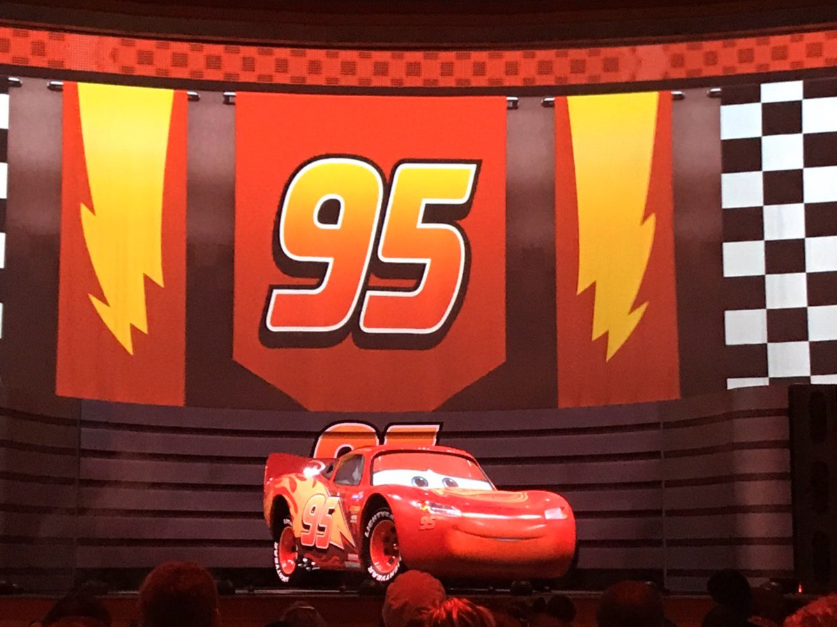 Wjtテーマパーク課 マックイーンのレーシングアカデミー 実物大 だと思えるような のオーディオアニマトロニクスのマックイーンが登場します 動きがすごい Wdw Waltdisneyworld ディズニーワールド ウォルトディズニーワールド 海外ディズニー