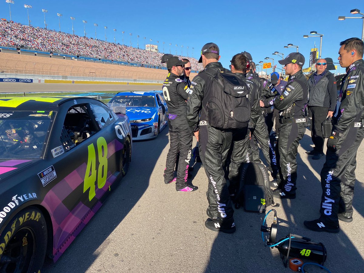 TeamHendrick's tweet photo. Great work by the @allyracing team @LVMotorSpeedway today. 💪 https://t.co/okOQ2lximg