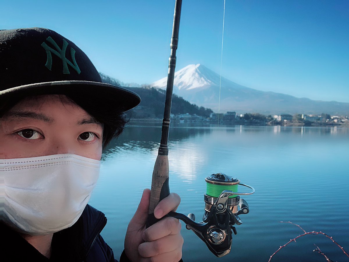 YUKI_SUPERBLUE's tweet photo. 河���湖に初めて釣りに行きました!
ま、釣れんかったけど😭
ロコアングラーさんに話聞いたら先週50upあげたらしい。
通えるのうらやま。
あったかくなったらリベンジやな。
#ホーネットスティンガー
#レガリスlt3000DH
#ザリメタル
#SHADINGX
#どっかのスモラバ https://t.co/OX8GFwnibG