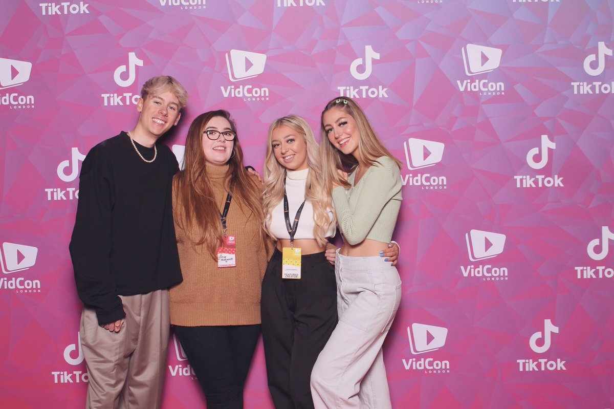 chloholdsworth's tweet photo. Vidcon was pretty successful @ItsCoreyScherer @SamGolbach @jakewebber @ColbyBrock @KianLawley @jccaylen @AnastasiaK_xoxo  @tbhbyron  @hqrriet 💜 https://t.co/oOuJGfXHq8