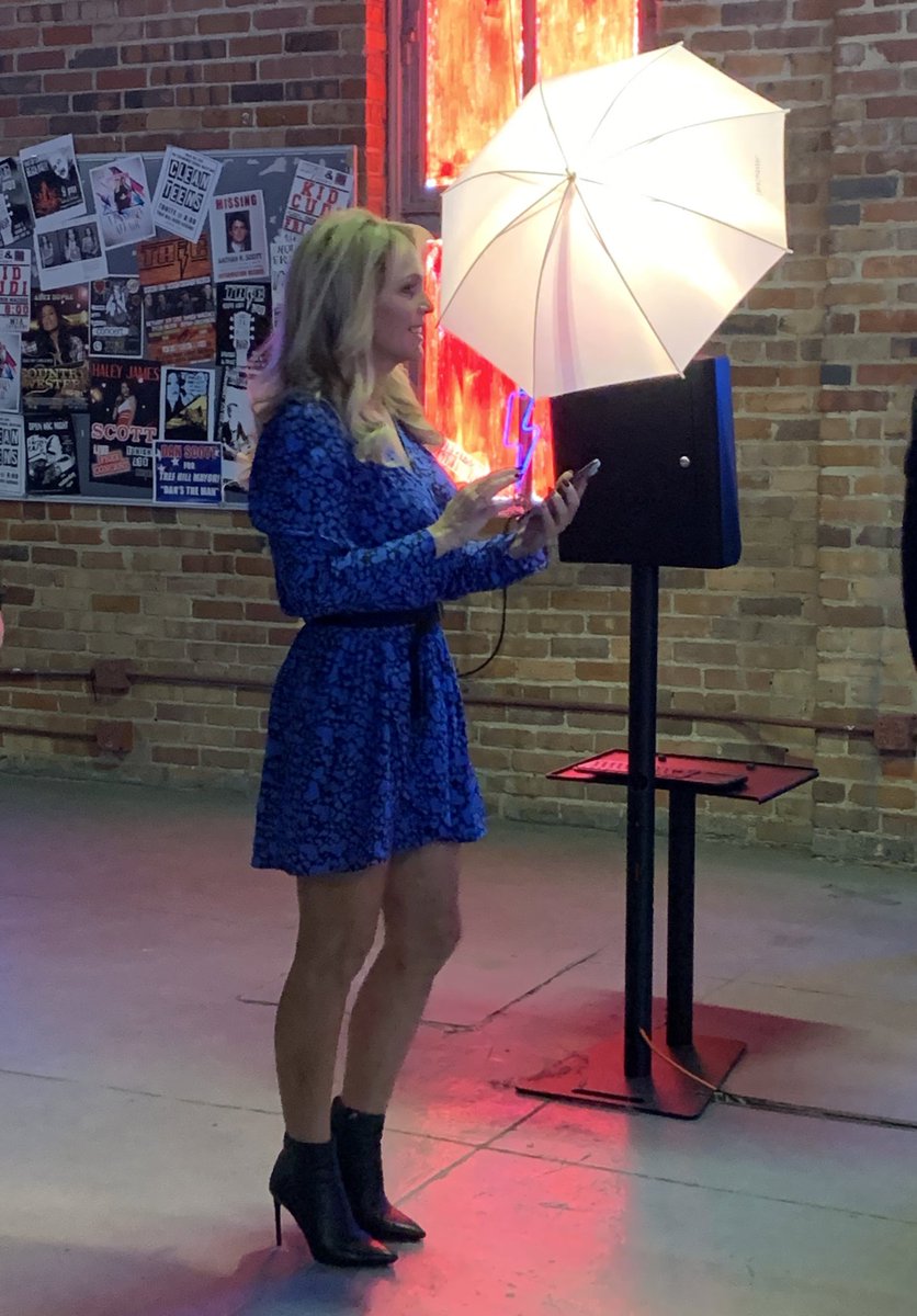 OTHOGfan's tweet photo. Barbara looks amazing 🔥 #oth #OneTreeHill #AWITH2 #FWBCharityEvents https://t.co/h2S0lKj0c9