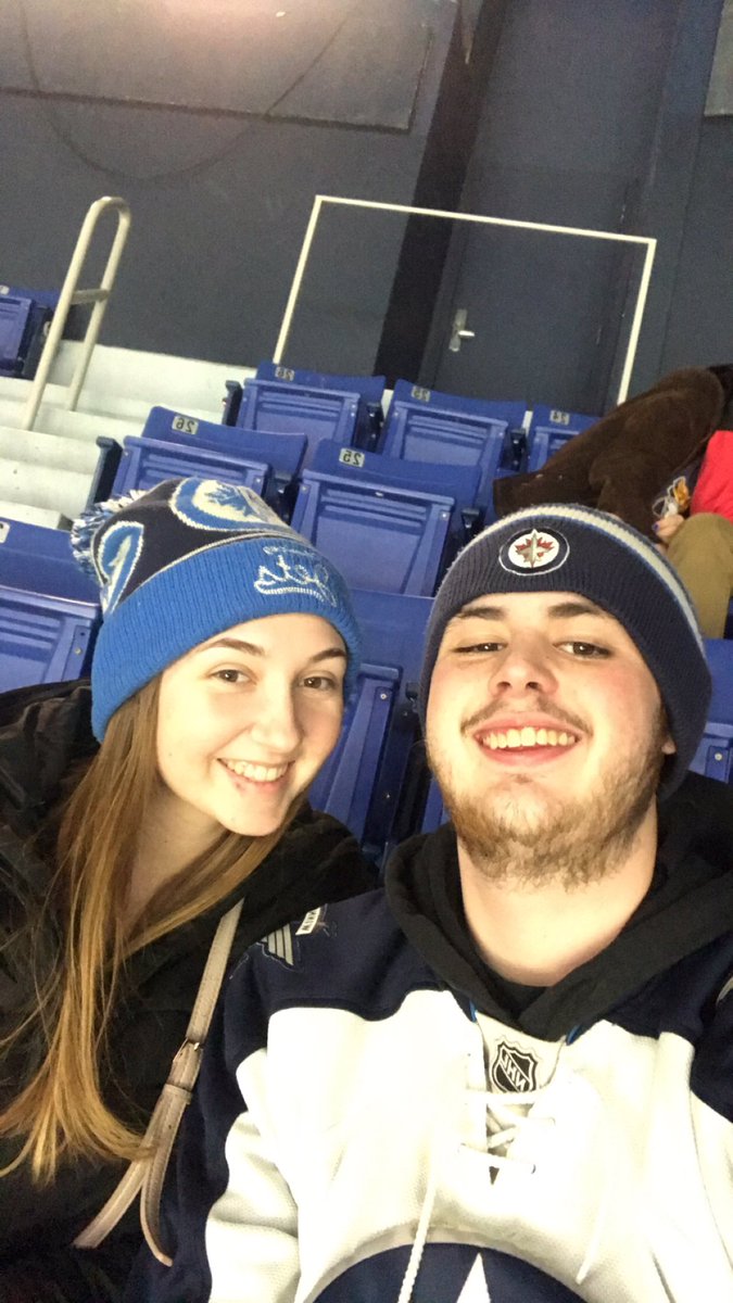 sousaa_9's tweet photo. Gametime! @NHLJets #WPGvsBUF https://t.co/5JpSVmBOvv