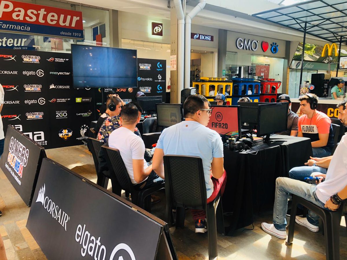 lne_gg's tweet photo. Segunda fecha de #LaLigaEpsorts para #FIFA20
Gracias a @TiendaGamersCo @NVIDIAGeForceLA @CORSAIR #sistemas_y_gamers @gamers_ngeeks #proyectarvideo y @XPG_Global por el apoyo. https://t.co/WtQcuuFuI0