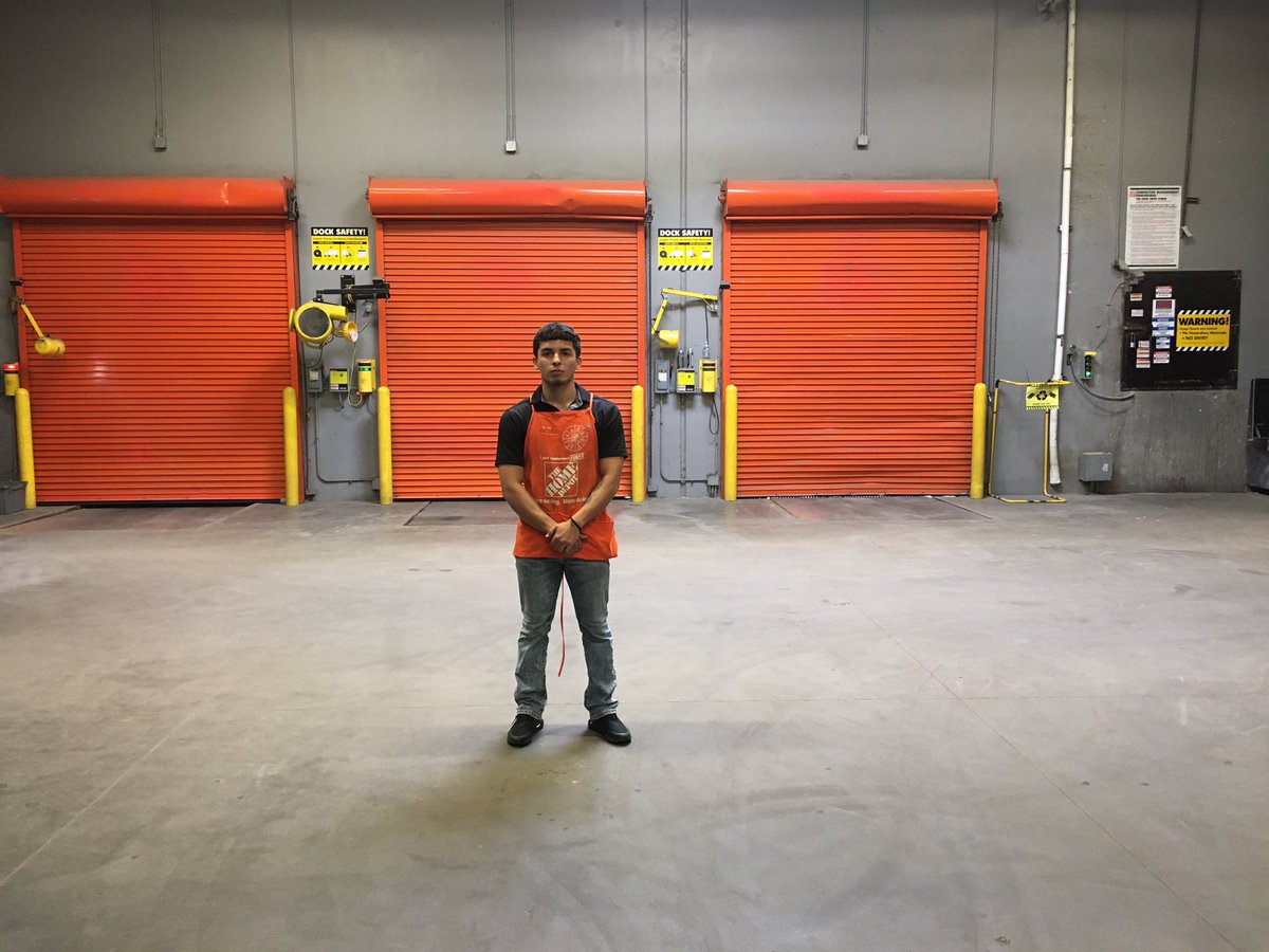 Juanangelhinoj3's tweet photo. Great job keeping cleaning standards in receiving 8519. Keep it going Luis. @sonnyboy825 @THDRoxSalinas @THDNina https://t.co/0YyB2nfUCu