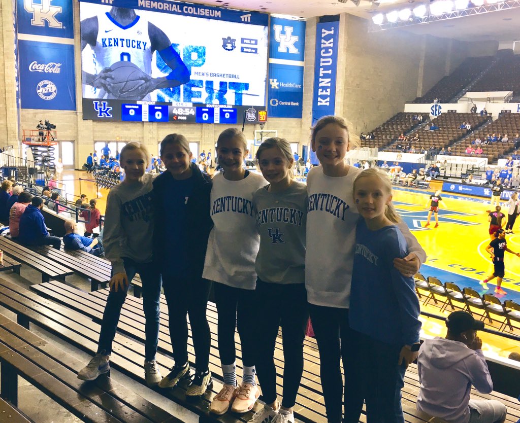 CLMNelson4's tweet photo. Happy Birthday, Izzy!  #WeAreUK https://t.co/ECQizU9cM0